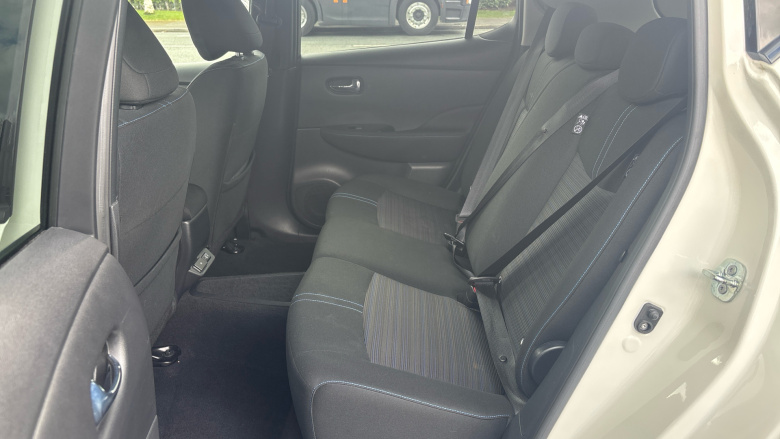 Nissan LEAF 110kW N-Connecta 39kWh 5dr Auto Electric Hatchback